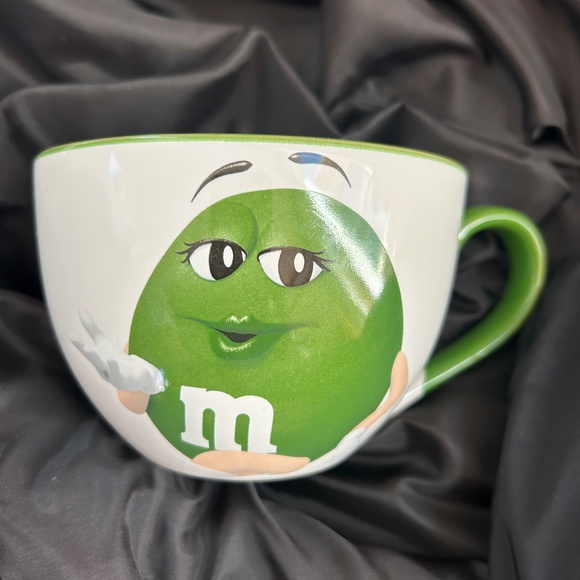 Green M& M Mug, M & M’s World, 20 oz Large Ceramic Coffee Cup, Green Handle - Picture 8 of 8